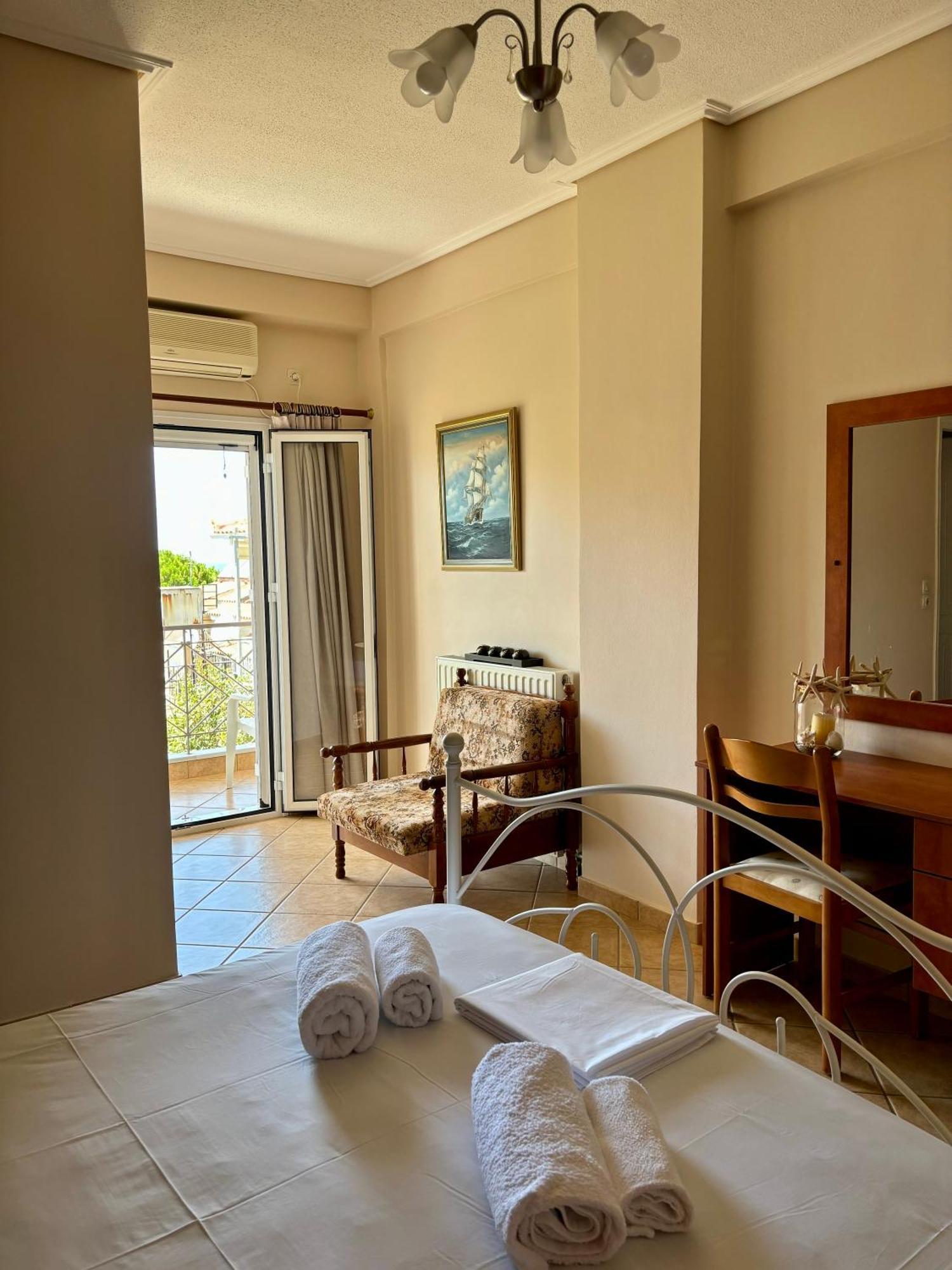 "Twin Apartments" In Kyparissia Exterior foto